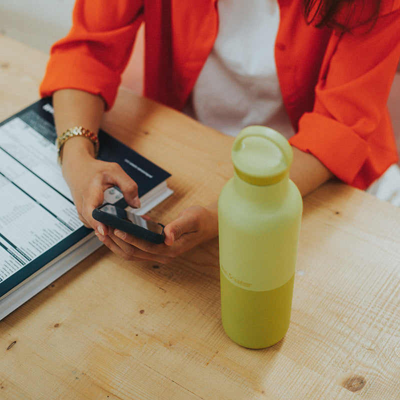 daily-on-the-go-set-w2 20oz_rise_classic_insulated_bottle_acacia_worker_phone_square.jpg