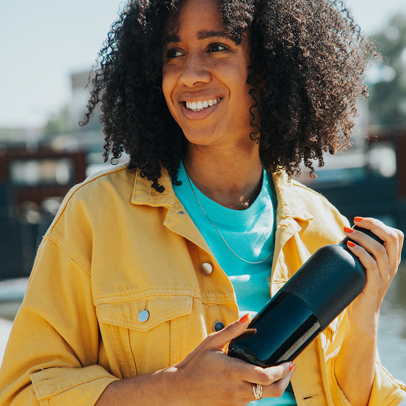 daily-on-the-go-set-w2 20oz_rise_classic_insulated_bottle_black_woman_smile_square.jpg