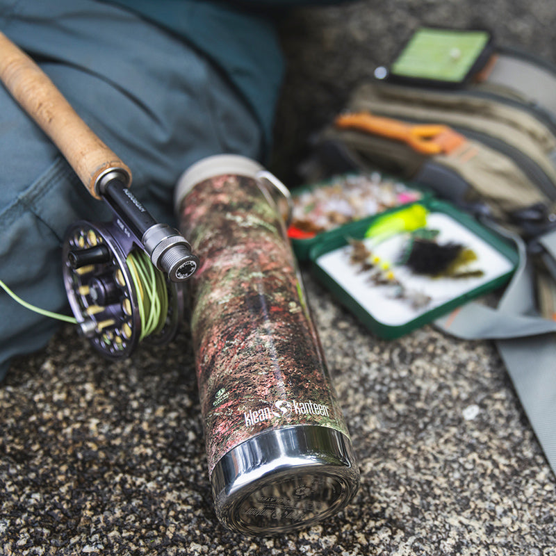 20oz-tkwide-with-cafe-cap-mossy-oak-u8 20oz_tumbler_mossyoak_rainbowtrout_flyfish_top_square.jpg