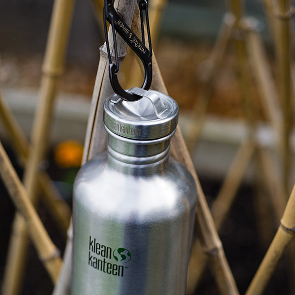 classic-steel-loop-cap-w5 40oz_bottle_steel_loop_cap_lifestyle.jpg