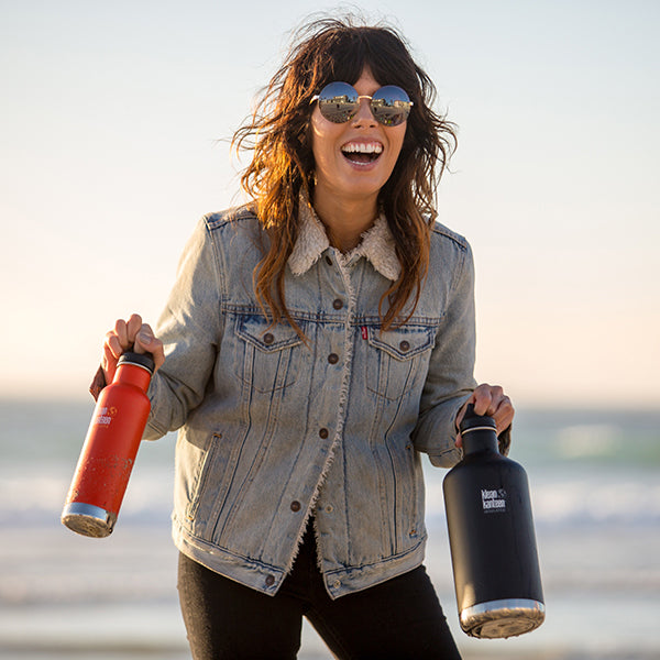 64oz-classic-with-loop-cap-w0 64oz_insulated_classic_black_beach_smile_square.jpg
