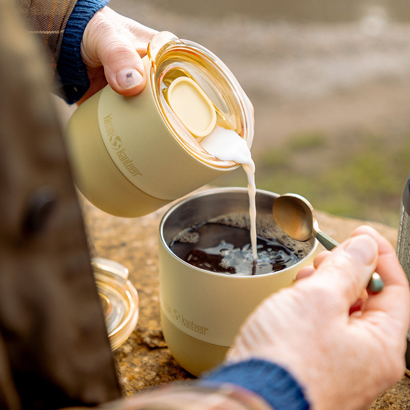 slide-lid-k8 8oz_rise_lowball_waxyellow_coffee_cream_pour_square.jpg