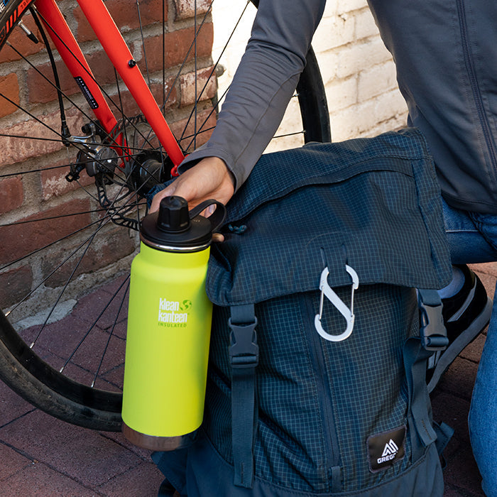 tkwide-chug-cap-r1 K32TKWSSL-JP-Bottle-Biking-Chug-Cap-lifestyle.jpg