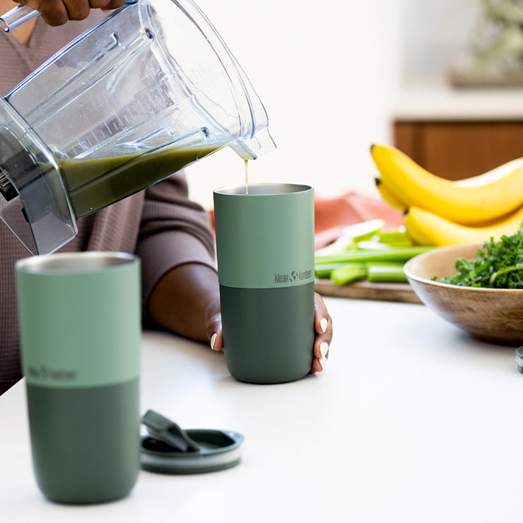 smoothie-set-r4 smoothie_kit_rise_tumbler_smoothie_pour.jpg