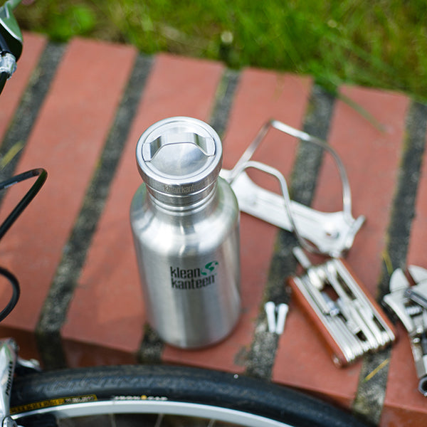 classic-steel-loop-cap-w5 stainless_bottle_cap_bike_parts_lifestyle.jpg